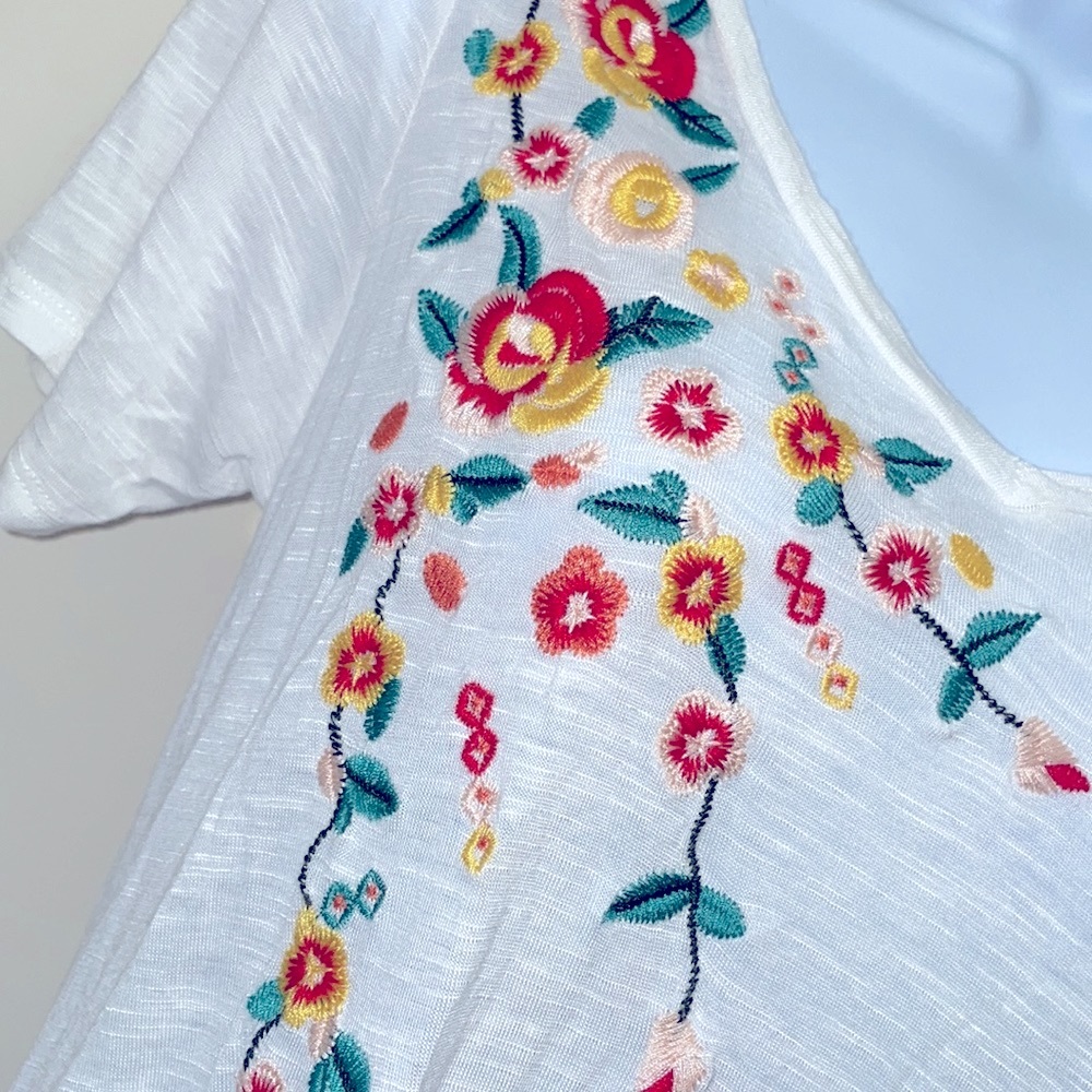 Hive & Honey White Short Sleeve Tee with Floral Embroidery